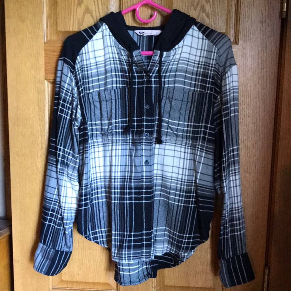 SO black & white hooded button up long sleeve shirt. M